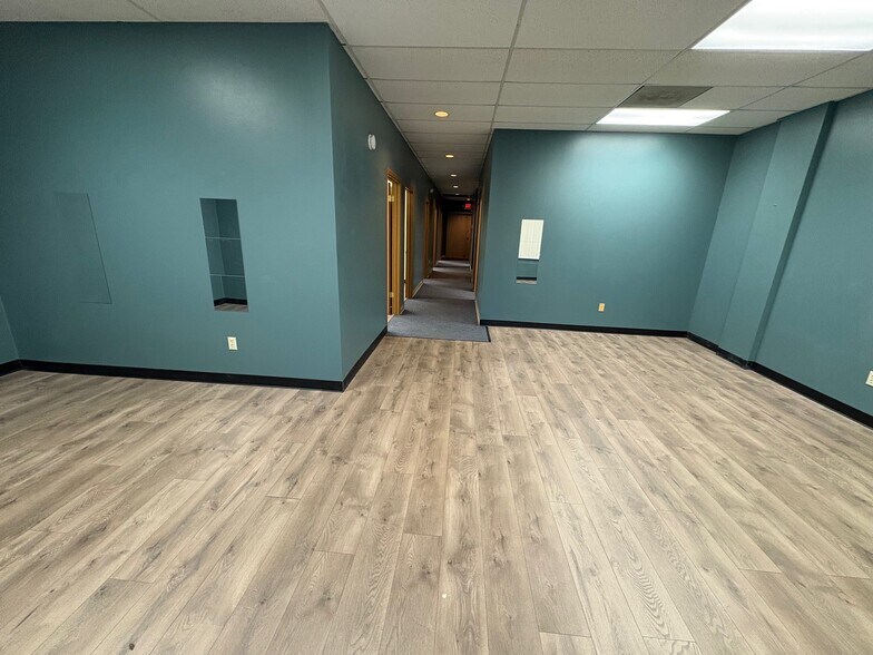 More Photos Of 645 W Highway 50, O'Fallon Storefront Retail Office For Lease