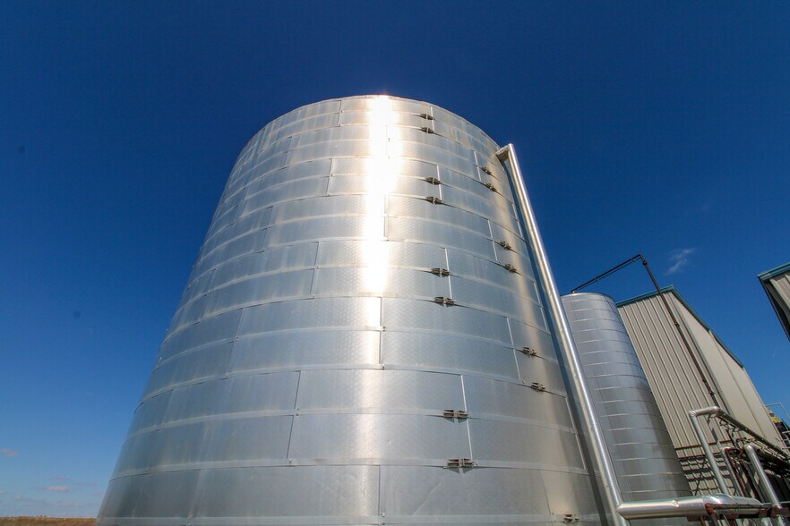 More Photos Of 5640 44th Ave S, Clinton Industrial For Sale