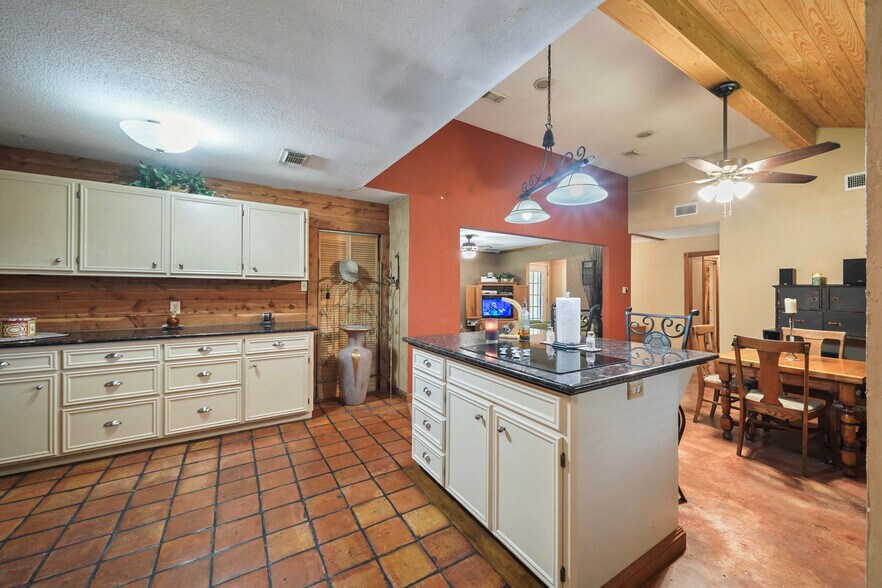More Photos Of 19493 Keenan Cut Off Rd, Montgomery Office Residential For Sale