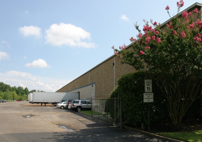 More Photos Of 5321 E Shelby Dr, Memphis Warehouse For Lease