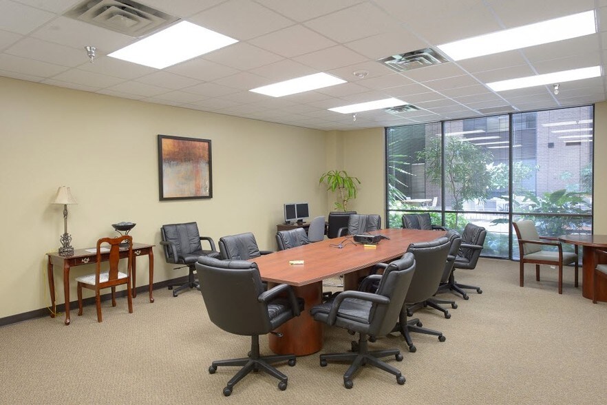 More Photos Of 4021A Ambassador Caffery Pky, Lafayette Office For Lease