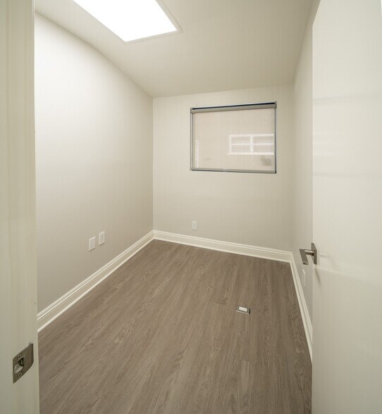 More Photos Of 10724 Riverside Dr, North Hollywood Medical For Lease