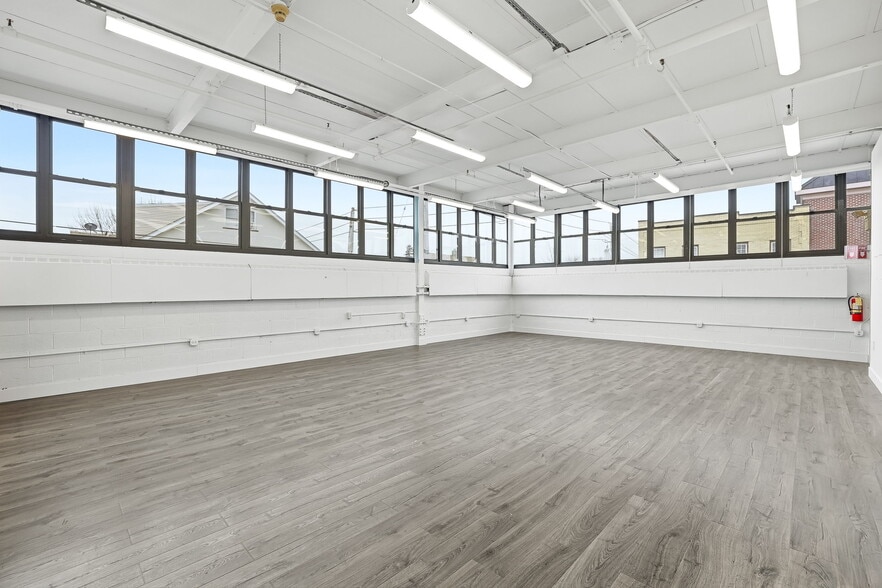 More Photos Of 40 Merritt St, Port Chester Manufacturing For Lease