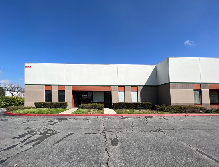 More Photos Of 555 W Allen Ave, San Dimas Warehouse For Lease
