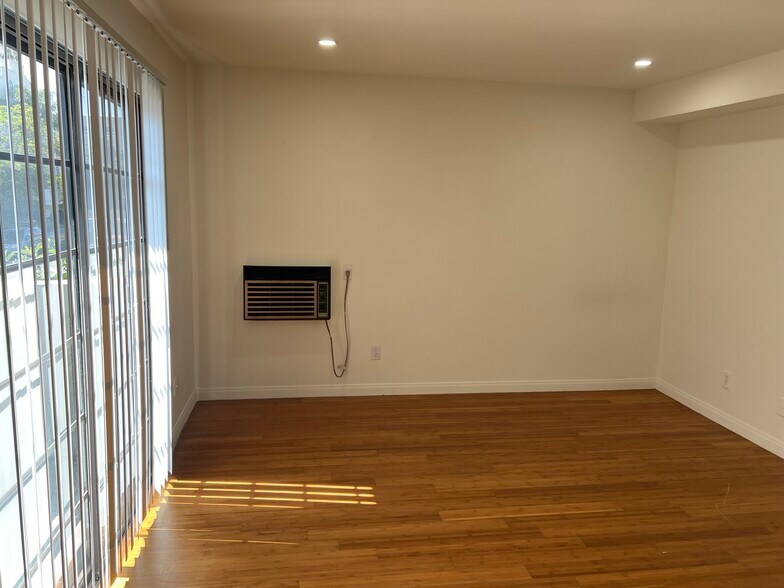 More Photos Of 843 S Ardmore Ave, Los Angeles Apartments For Sale