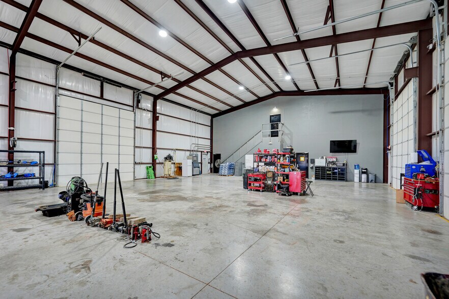 More Photos Of 9013 W County Road 160, Midland Showroom For Sale