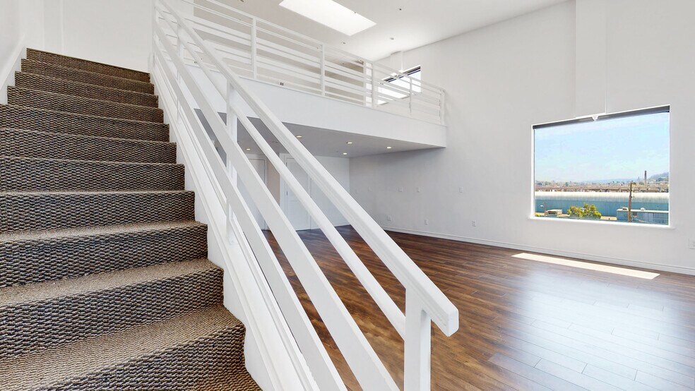 More Photos Of 1250 Missouri St, San Francisco Light Distribution For Lease