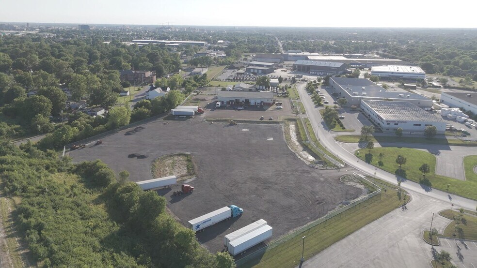 More Photos Of 2345 Enterprise Place park, Indianapolis Flex For Sale