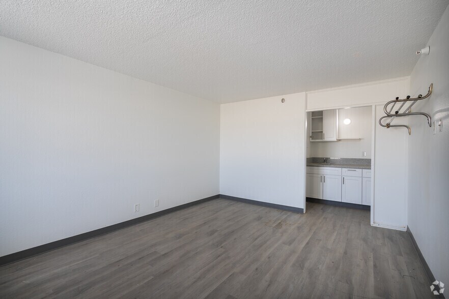 More Photos Of 2700 White Ln, Bakersfield Apartments For Sale