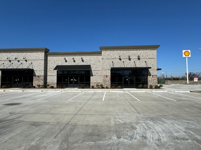 More Photos Of 2121 NW Broad St, Murfreesboro Storefront Retail Office For Lease