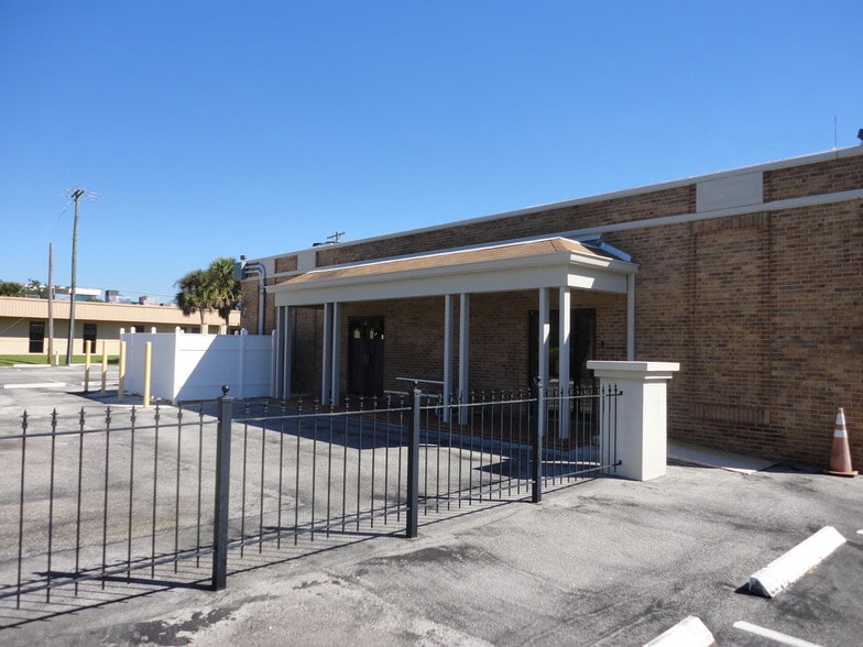 More Photos Of 5501 W Gray St, Tampa Office For Lease