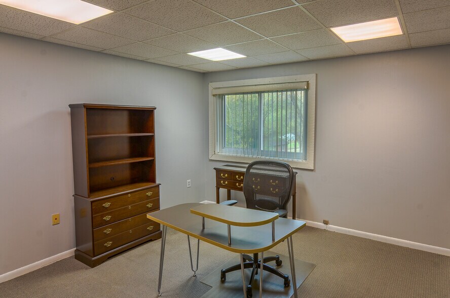 More Photos Of 3422 Pennsylvania Ave, Charleston Office For Sale