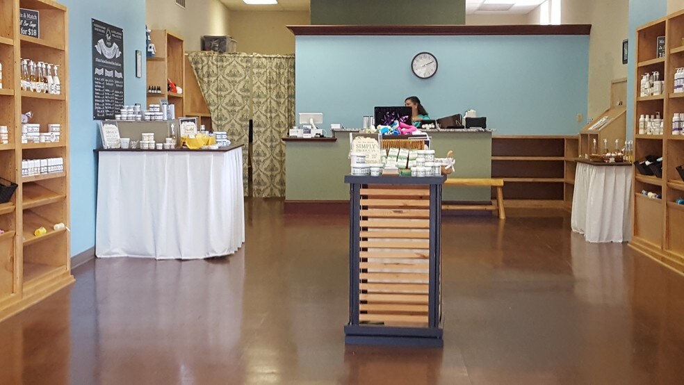 More Photos Of 144-156 E Liberty St, Wooster Storefront Retail Office For Lease