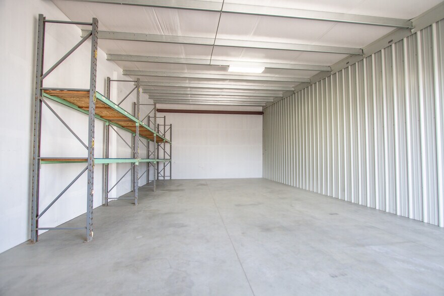 More Photos Of 1831 Golden State Ave, Bakersfield Self Storage For Lease