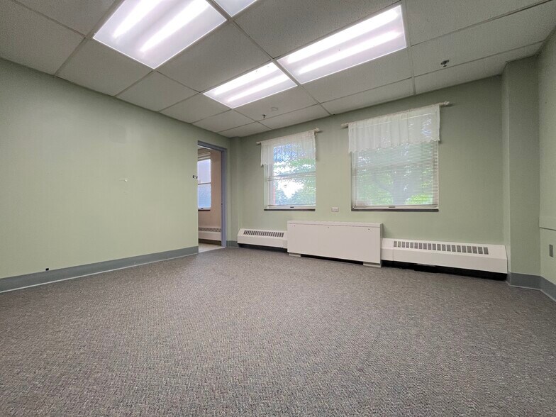 More Photos Of 45 Round Hill Rd, Northampton Office Residential For Sale