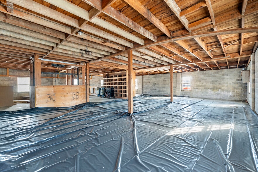 More Photos Of 803 Mcarthur St, Manchester Warehouse For Sale