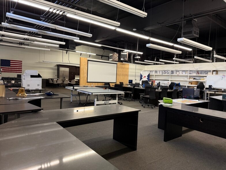 More Photos Of 7700-7704 Kester Ave, Van Nuys Warehouse For Lease