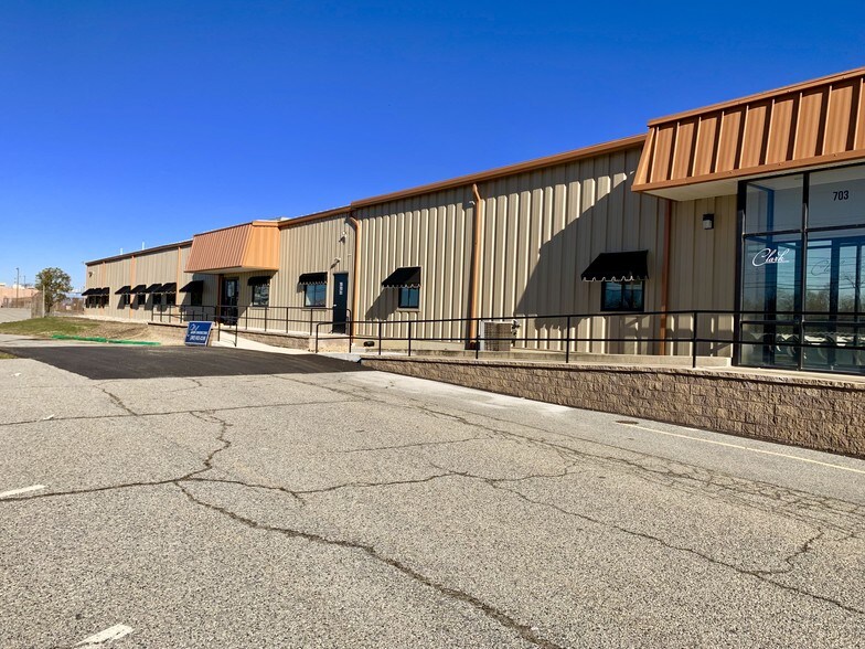 More Photos Of 701-703 Industrial Dr, Middletown Manufacturing For Lease