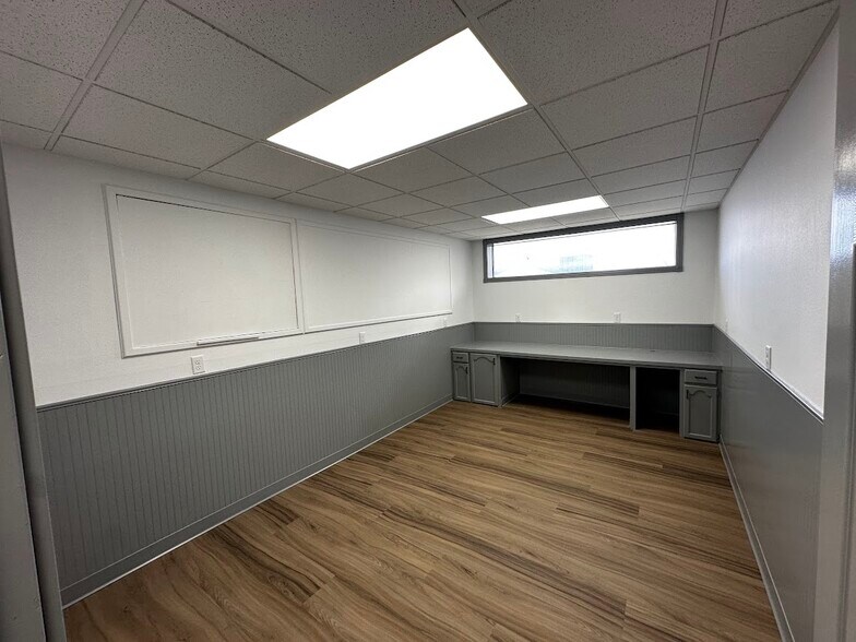 More Photos Of 2852 N Biagio, Ozark Office For Lease