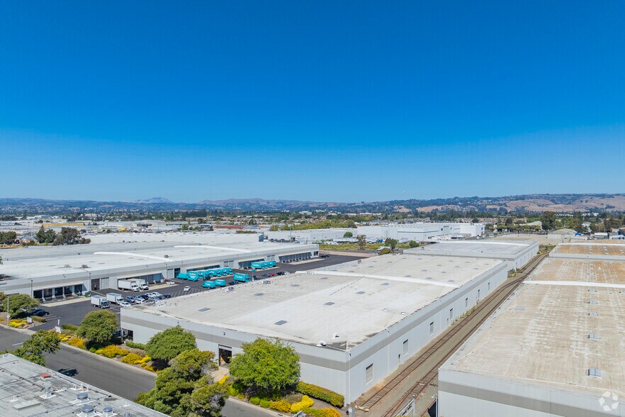 More Photos Of 23663-23669 Eichler St, Hayward Warehouse For Lease