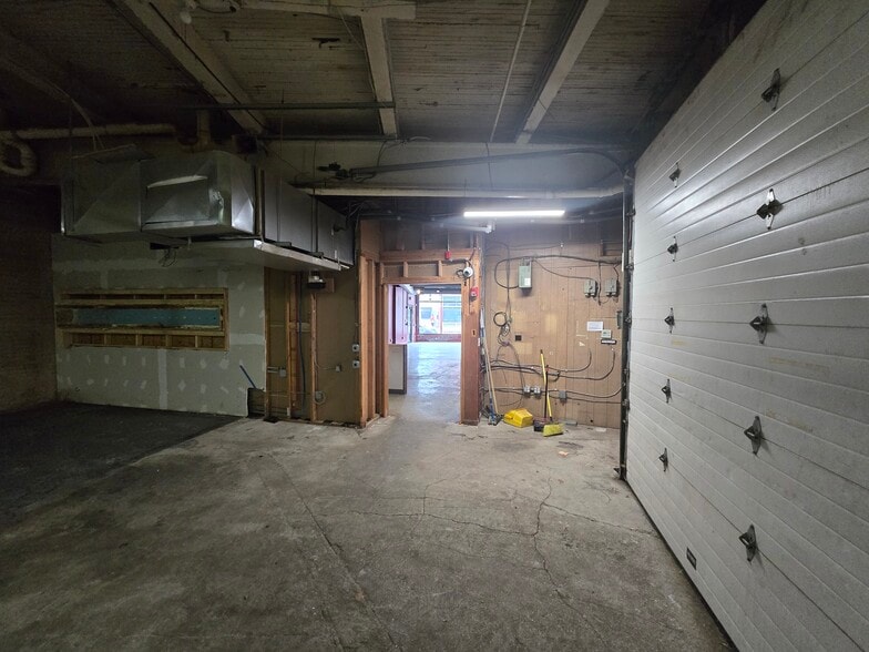 More Photos Of 4507 Lorain Ave, Cleveland Office For Lease