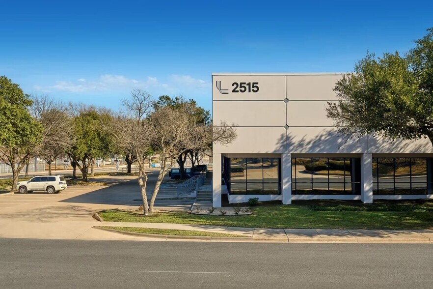 More Photos Of 2515 Brockton Dr, Austin Warehouse For Lease