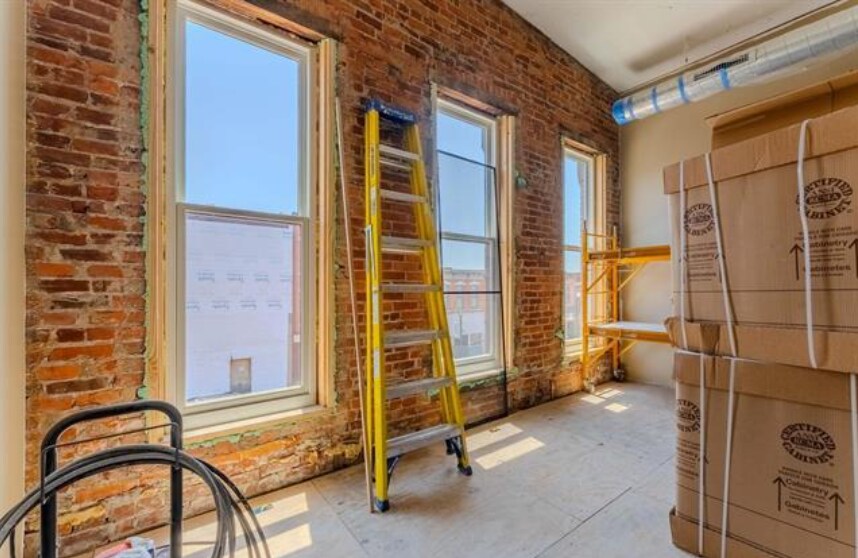 More Photos Of 46 W Canal St, Wabash Restaurant For Sale