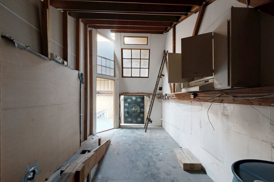 More Photos Of 1035 Murray St, Berkeley Showroom For Lease