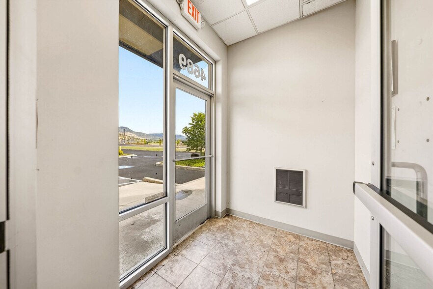 More Photos Of 4689 Industry Dr, Medford Distribution For Lease