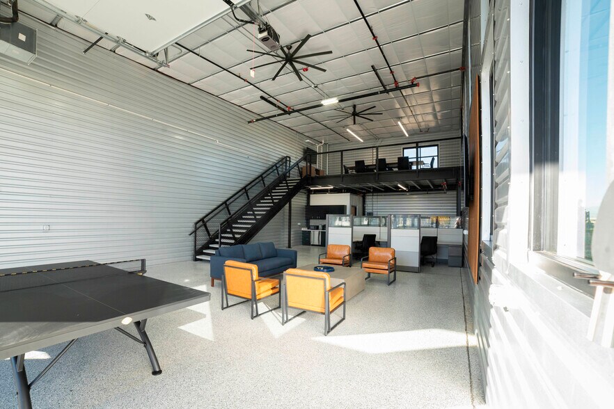 More Photos Of 5378 Ronald Reagan Blvd, Johnstown Flex For Lease