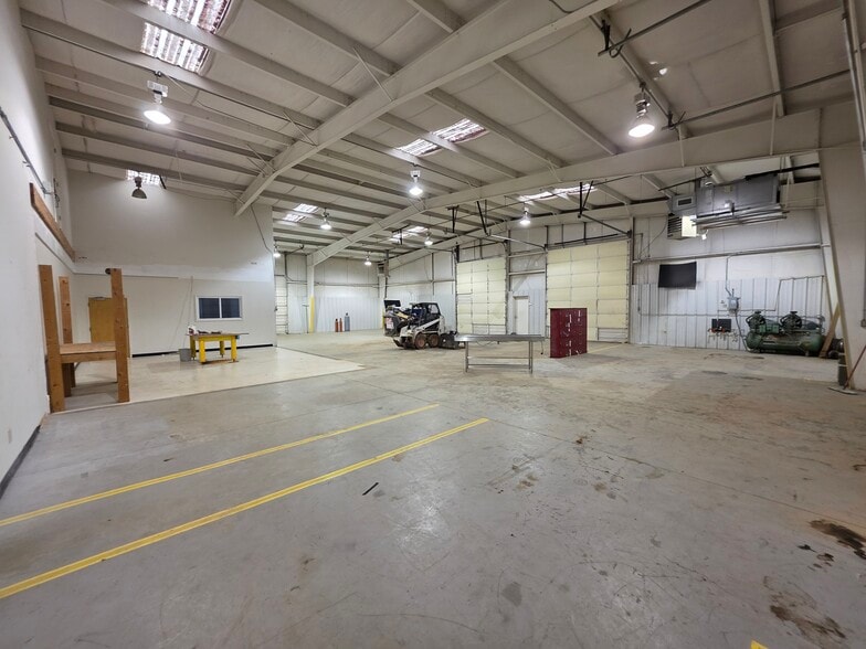 More Photos Of 265 Pine Dr, Piedmont Manufacturing For Lease