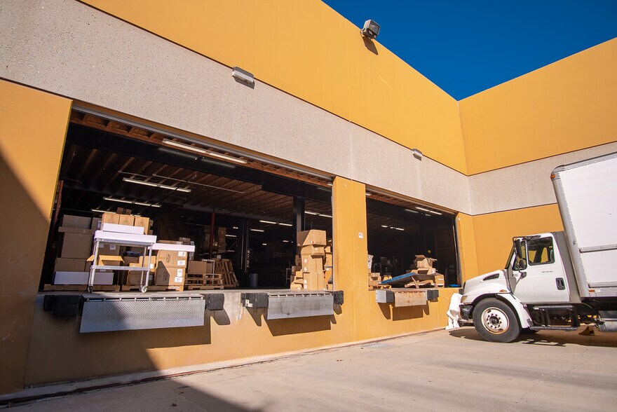 More Photos Of 2465 Coral St, Vista Distribution For Lease