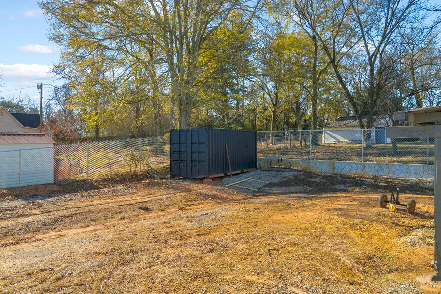 More Photos Of 399 S Elm St, Commerce Storefront For Sale