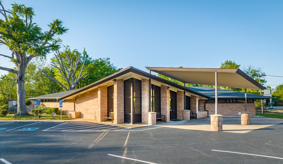 Primary Photo Of 1212 Clinic Dr, Tyler Healthcare For Sale