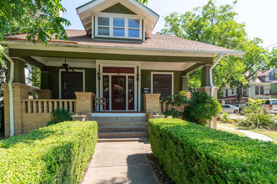 More Photos Of 806 W 11th St, Austin Office Residential For Lease