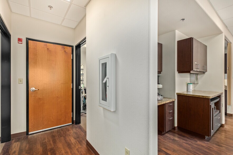 More Photos Of 9179 W Thunderbird Rd, Peoria Medical For Lease