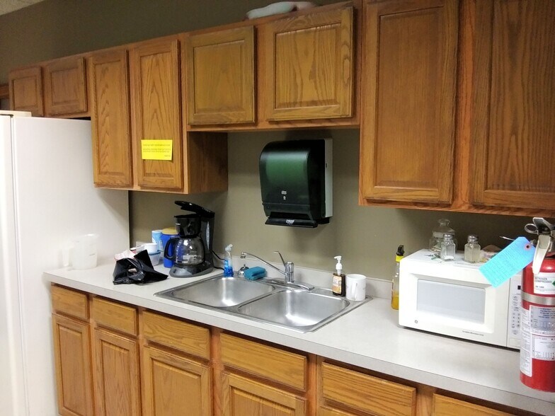 More Photos Of 6520 Hopkins Rd, Mentor Light Manufacturing For Sale