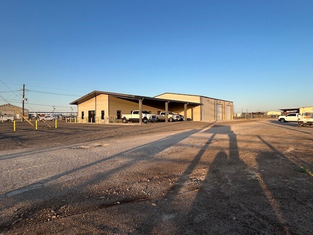 More Photos Of 2307 Stafford Blvd, Pecos Industrial For Lease