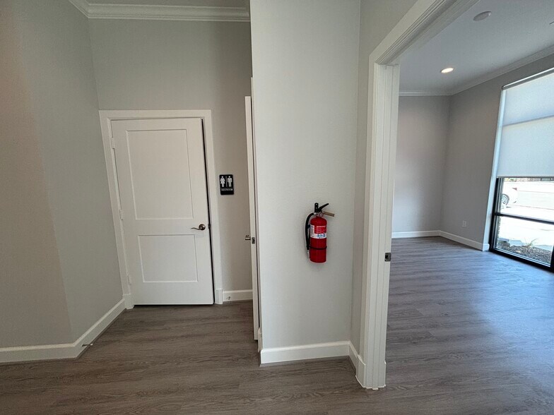 More Photos Of 1630 W Prosper Trl, Prosper Medical For Lease