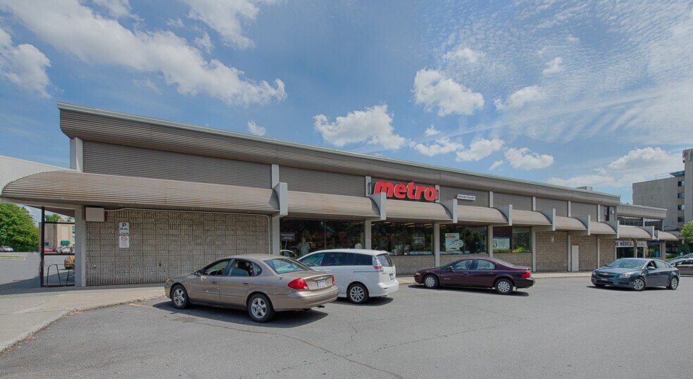 More Photos Of 35-55 Rue Principale, Granby General Retail For Lease