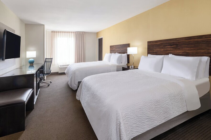 More Photos Of 230 Cracker Barrel Dr, Clarksville Hotel For Sale