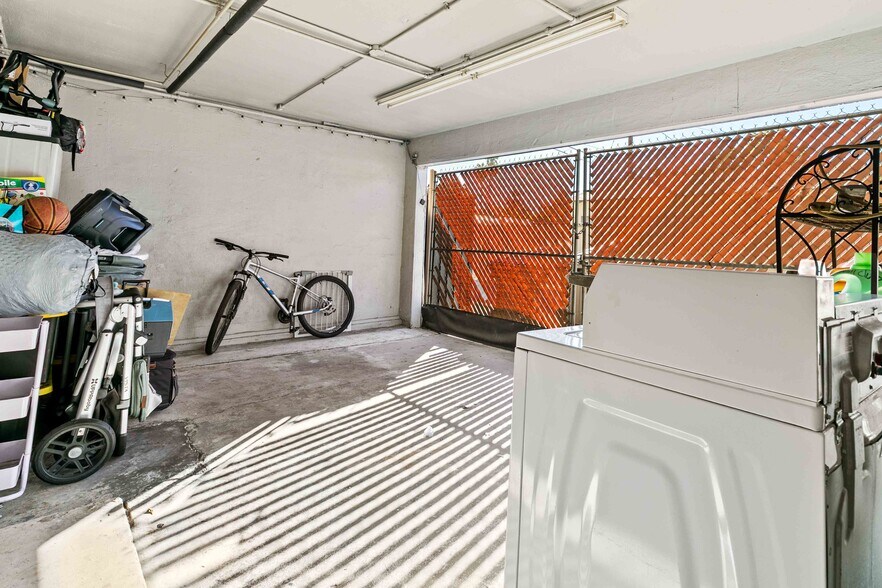 More Photos Of 2114 W Magnolia Blvd, Burbank Storefront For Sale