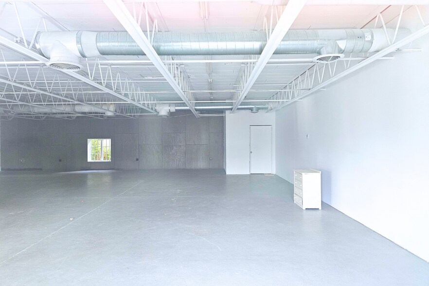 More Photos Of 11 Bridge St, Sag Harbor Freestanding For Lease