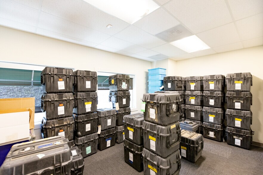 More Photos Of 200 N Wasco Ct, Hood River Warehouse For Sale