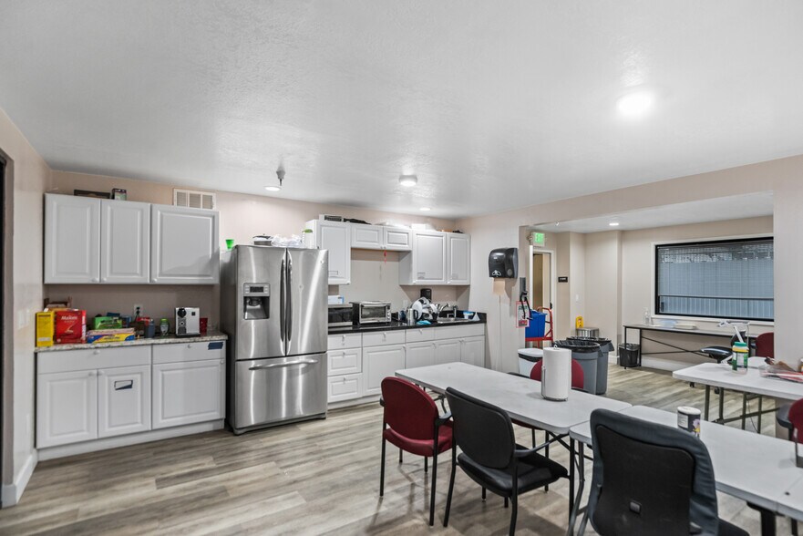 More Photos Of 894 Faulstich Ct, San Jose Warehouse For Sale