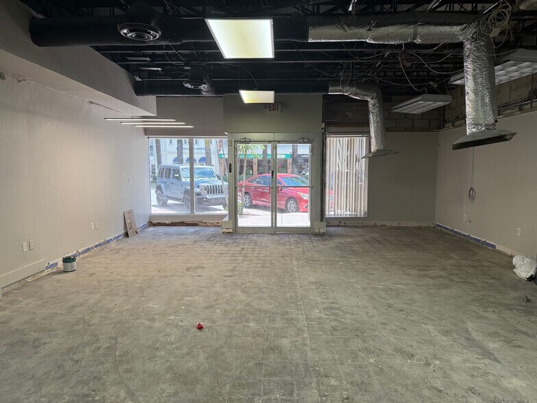 More Photos Of 273 Alhambra Cir, Coral Gables Storefront Retail Office For Lease