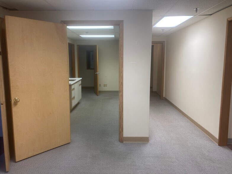 More Photos Of 1490 Commercial St, Astoria Office For Lease