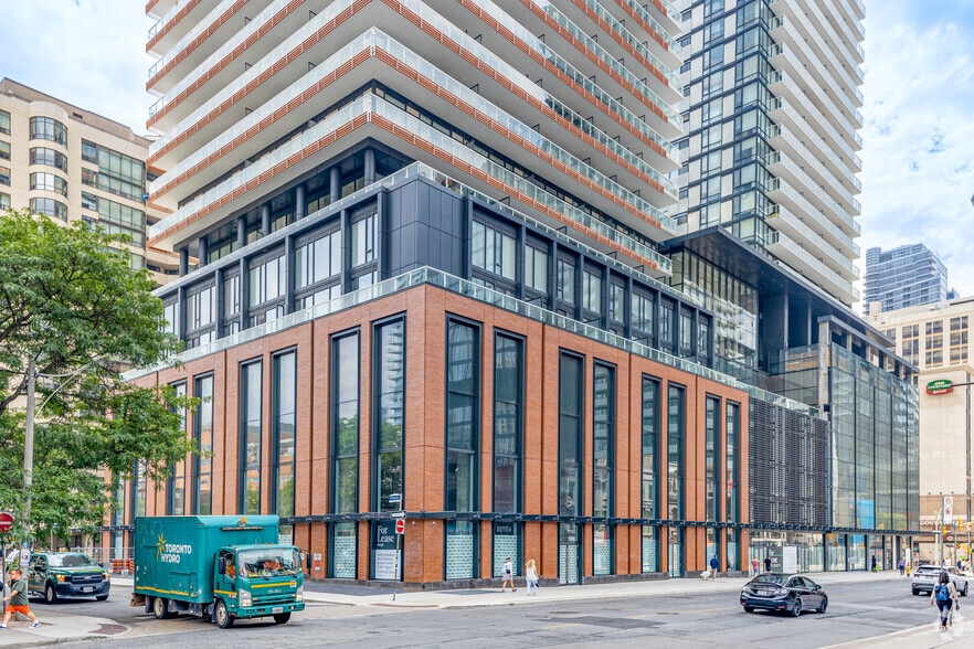More Photos Of 501 Yonge St, Toronto Apartments For Sale