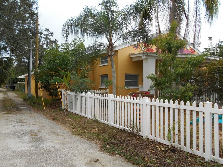 More Photos Of 2624 54th St S, Gulfport Specialty For Sale