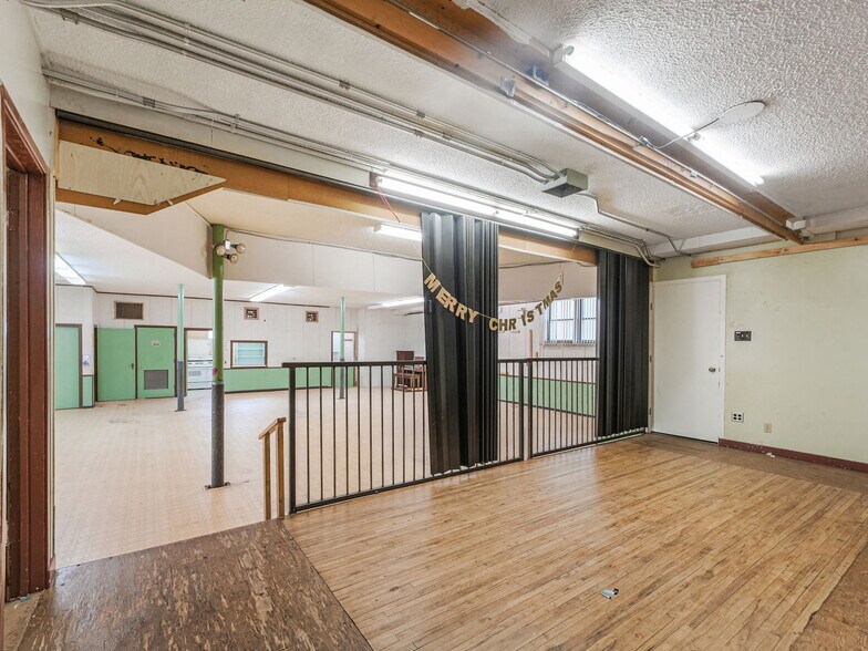 More Photos Of 9630 74 Av NW, Edmonton Flex For Sale